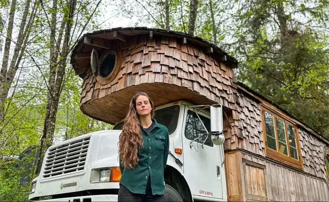 Canadian Woman Built Mobile Cabin Home On Back Of  Truck - Sakshi