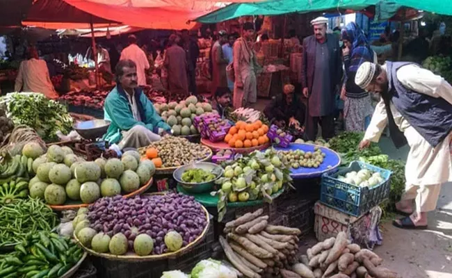 Pakistan Fruit vegetable Costs Surge Before Ramadan - Sakshi