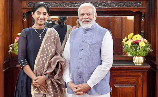 PM Modi lauds Comedian Shraddha Jain as digital ambassadors of India - Sakshi