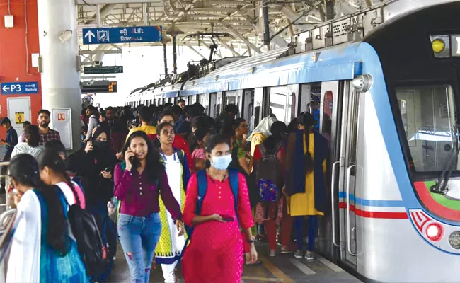 Mahalakshmi Scheme Effect On Hyderabad Metro - Sakshi