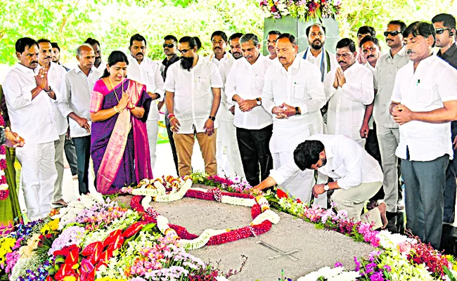 CM YS Jagan Pays Tribute To Dr YS Rajasekhara Reddy: andhra pradesh - Sakshi