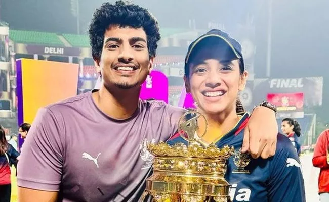 Smriti Mandhana Posing With Rumoured Boyfriend Palash Muchhal After RCB Win WPL 2024 - Sakshi