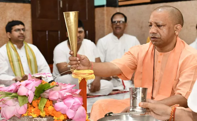 CM Yogi Performed Rudrabhishek on the Occasion of Holi - Sakshi