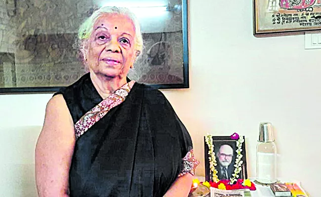 Padmavati University Retired Principal Kamala Menon about education - Sakshi