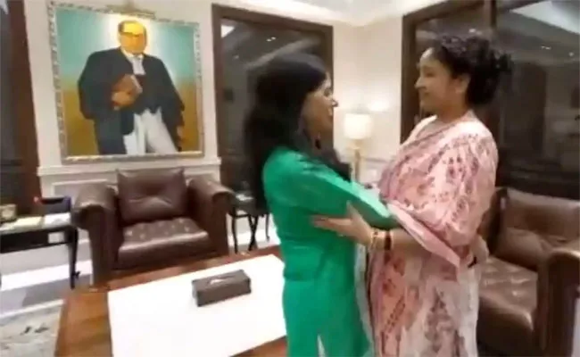 Kalpana Soren Meets Sunita Kejriwal - Sakshi