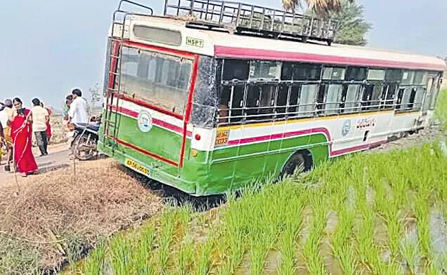 RTC bus rammed into crop fields - Sakshi