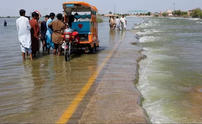 Heavy winter rains in Pakistan kill at least 37 people - Sakshi