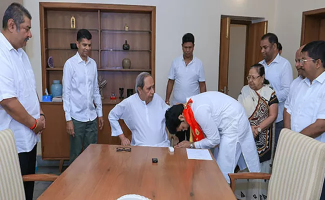 Odisha CM welcomes into BJD son of expelled leader - Sakshi