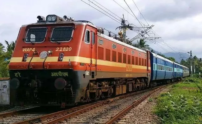 Reservation of these trains will remain closed on 12 april night - Sakshi