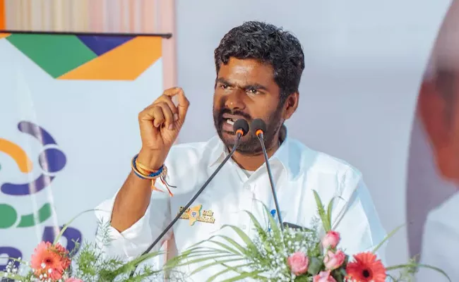 Case against Tamil Nadu BJP chief Annamalai violating poll campaign time - Sakshi
