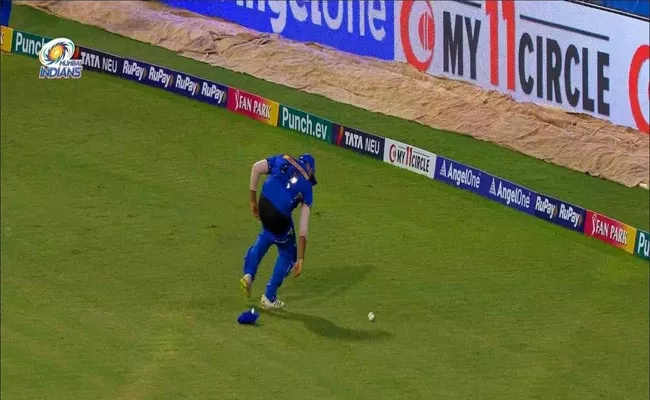 Rohit Sharma Pant Came Off While Fielding During MI Vs CSK IPL 2024 Match - Sakshi