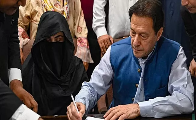 Former PM Imran Khan Claims Wife Bushra Bibi Poisoned in Sub Jail - Sakshi