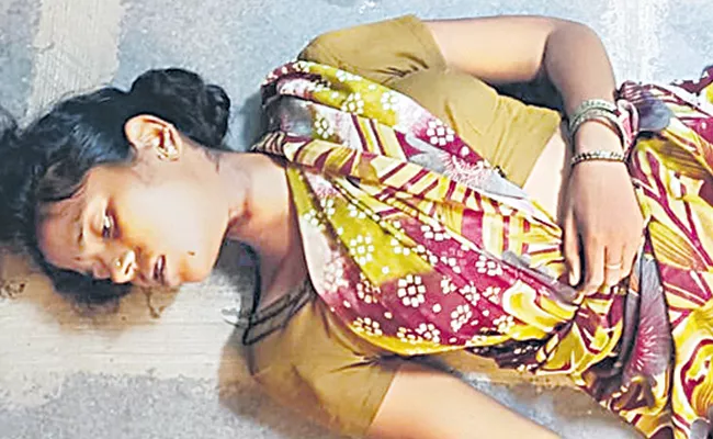 Woman suicide In Rayadurgam - Sakshi
