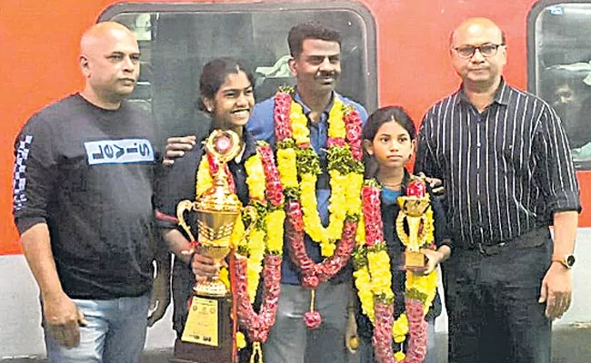 Sreeja, Aini Reddy Gets Medals In National Sub Junior Carrom Championship - Sakshi
