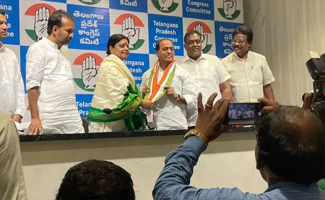 Former Minister Indrakaran Reddy joins Congress