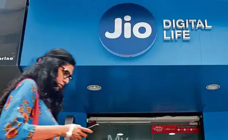 Jio bundles 15 apps including Netflix with Rs 888 broadband plan