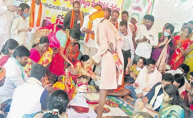 Telangana Chenchus Celebrate Bhramaramba Jathara During Shivaratri - Sakshi