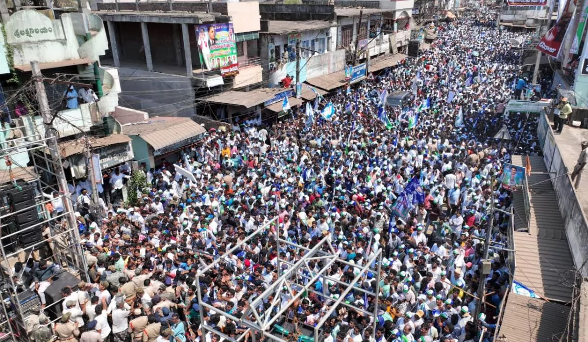 Huge Crowd Attends YS Jagan Mohan Reddy Public Meeting Photos
