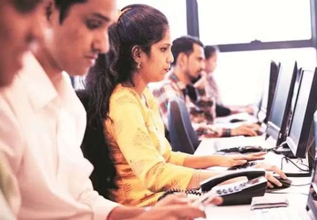 10000 freshers to be hired during this year Said hcl tech ceo vijaykumar