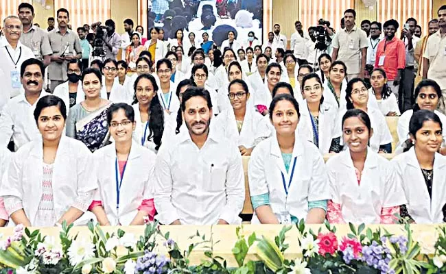 Filling of 54 thousand posts in medical field: Andhra Pradesh