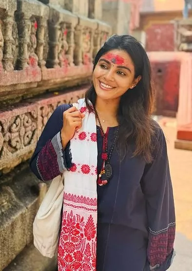 Actress Samyuktha Menon Visited Kamakhya Temple 